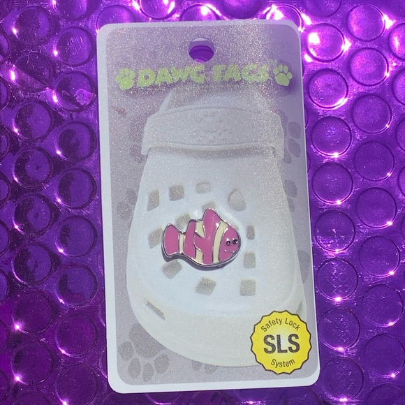 Dawgs Tag Smiley Clown Fish Magenta Pink - Picture 1 of 5
